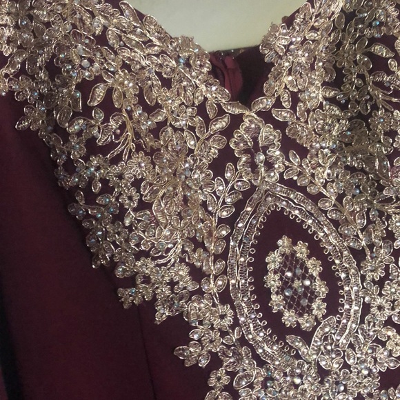Holiday elegant Formal Party Dress or Gown. Floor length - Picture 5 of 9